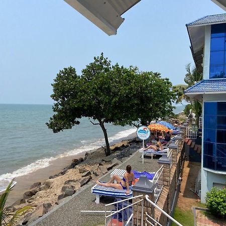Sealine Beach Resorts Cherai Beach Exterior foto